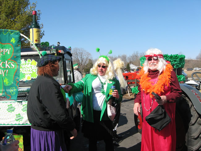 /pictures/ST Pats Float 2009 - No snow our guys keep draging/IMG_1342.jpg